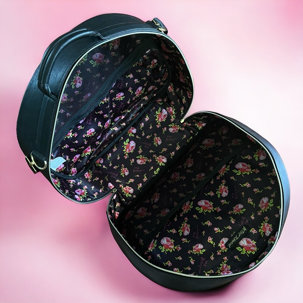 💖 Betsey Johnson Floral Weekend Suitcase 💖 - Picture 3 of 5